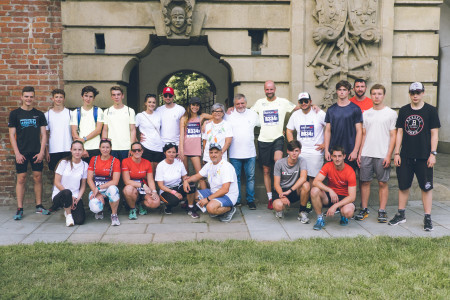 Olomoucké školy ve spolupráci s Crosspointem vyběhly na pomoc tamní nemocnici, vybraly téměř 100 tisíc korun