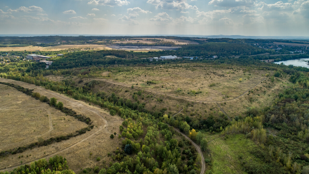 Nové ekonomické vyhodnocení potvrzuje potenciál strategického projektu Recyklace odkaliště Chvaletice–Trnávka pro český průmysl
