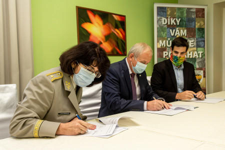 Prohloubení spolupráce Vojenské zdravotní pojišťovny s Vojenským fondem solidarity stvrdilo nové memorandum