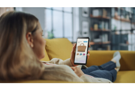 Příliš snadné placení online: Češi si věří víc, než by měli. Touha po slevách a nákupy z gauče nahrávají podvodníkům