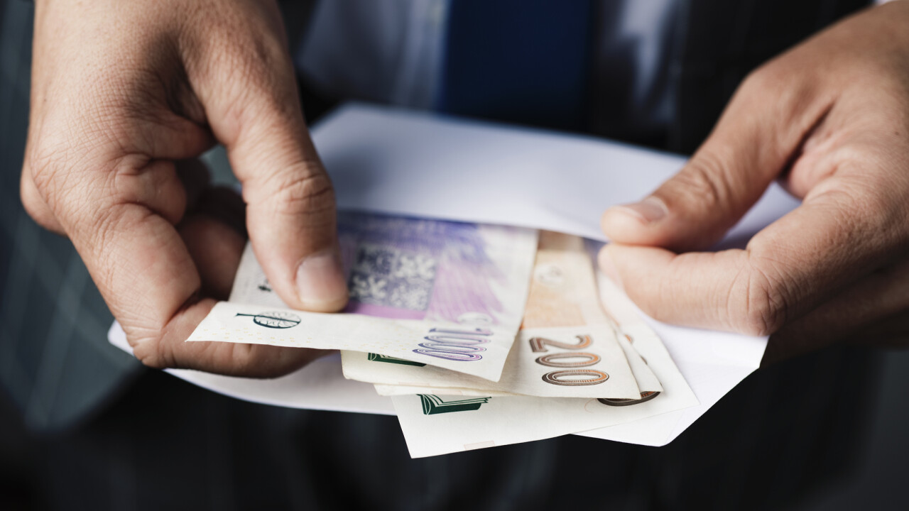 Vánoční euforie vyprchala, splátky zůstaly. Jak zvládnout finanční kocovinu a proč se mladí bojí závazků?