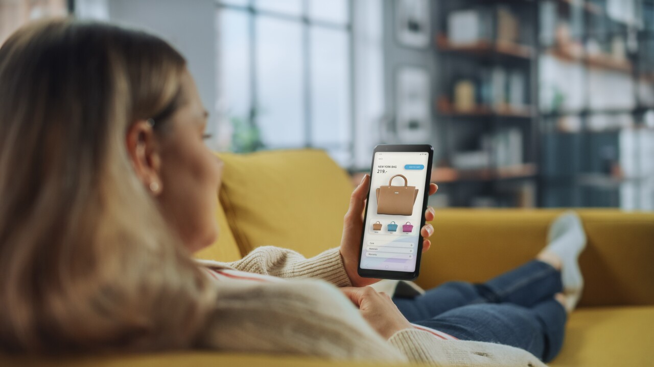 Příliš snadné placení online: Češi si věří víc, než by měli. Touha po slevách a nákupy z gauče nahrávají podvodníkům